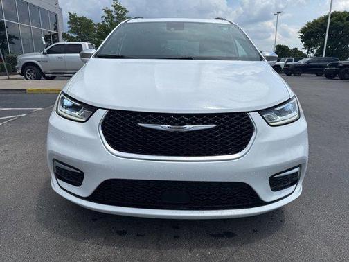 2024 Chrysler Pacifica L