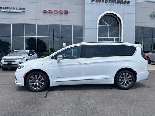 2024 Chrysler Pacifica L