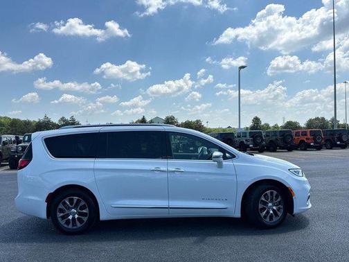 2024 Chrysler Pacifica L