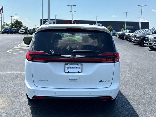 2024 Chrysler Pacifica L