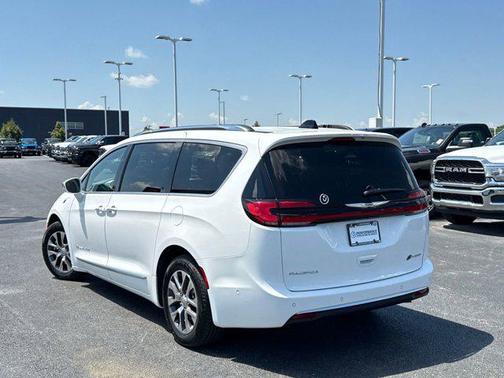 2024 Chrysler Pacifica L