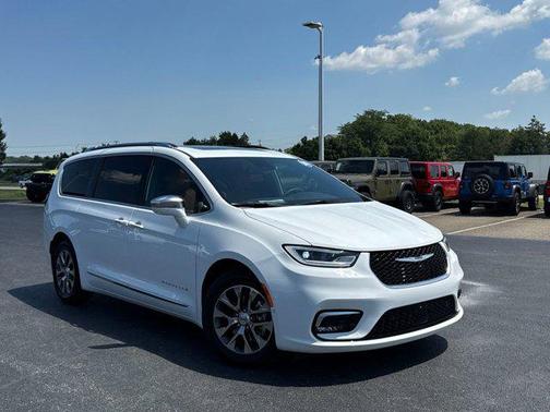 2024 Chrysler Pacifica L