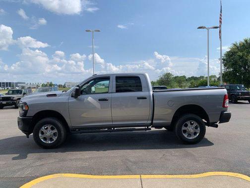 2024 RAM 2500 Tradesman Crew Cab 4x4 6'4' Box