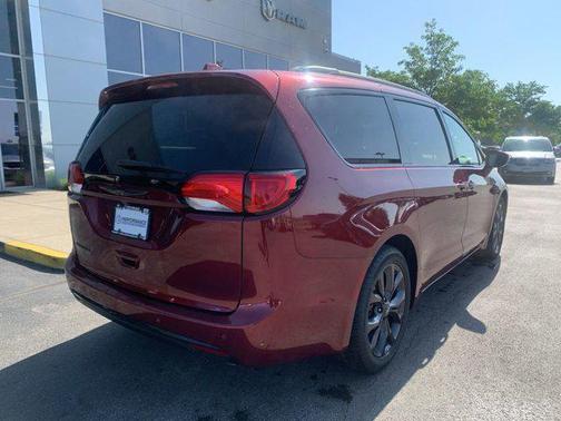 2020 Chrysler Pacifica Touring-L Plus