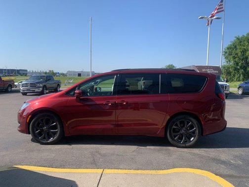 2020 Chrysler Pacifica Touring-L Plus