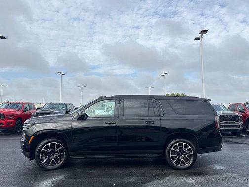 2025 Chevrolet Suburban RST
