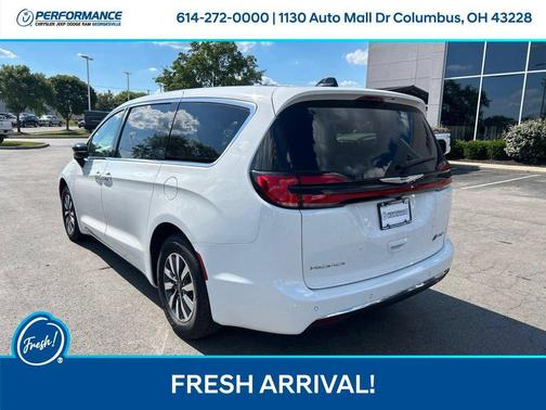Bright White Clearcoat 2026 Chrysler Pacifica Hybrid Select