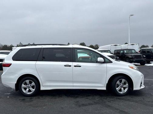 2020 Toyota Sienna SE
