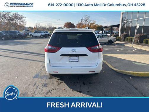 2020 Toyota Sienna SE