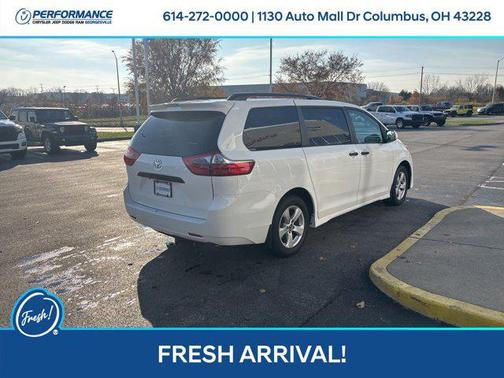 2020 Toyota Sienna SE