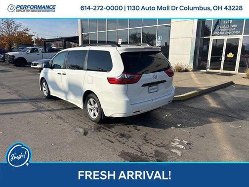 2020 Toyota Sienna SE