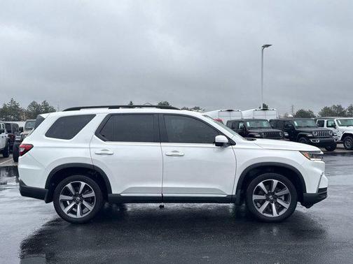 2023 Honda Pilot AWD Elite