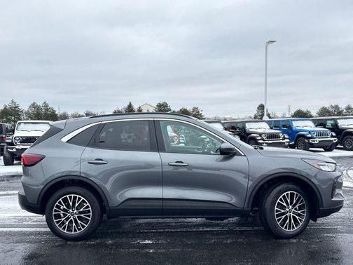 2024 Ford Escape PHEV SE