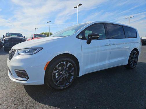 2026 Chrysler Pacifica L