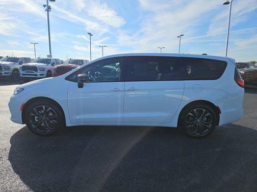 2026 Chrysler Pacifica L