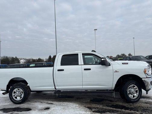 2024 RAM 3500 Tradesman Crew Cab 4x4 8' Box