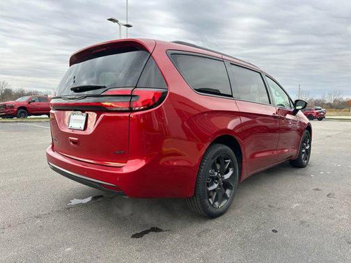 2026 Chrysler Pacifica L