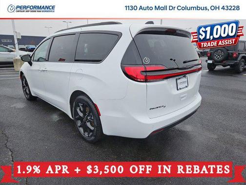 Bright White Clearcoat 2026 Chrysler Pacifica L