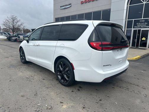 2026 Chrysler Pacifica L