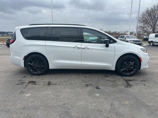 2026 Chrysler Pacifica L