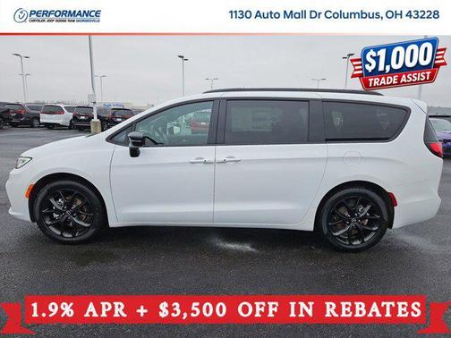 Bright White Clearcoat 2026 Chrysler Pacifica L