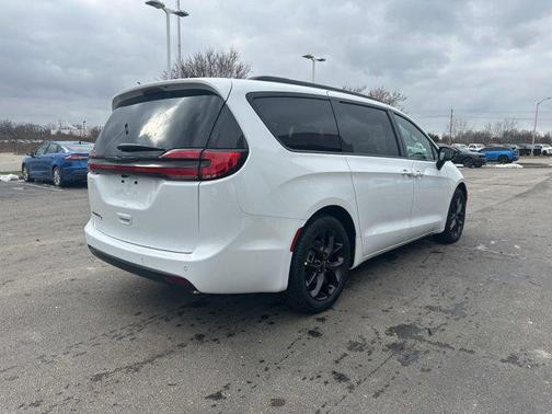 2026 Chrysler Pacifica L