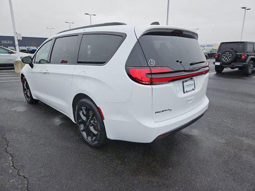 2026 Chrysler Pacifica L