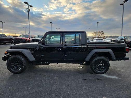 2026 Jeep Gladiator Sport