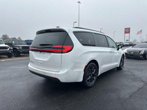 2026 Chrysler Pacifica L