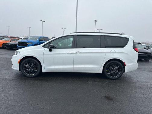 2026 Chrysler Pacifica L