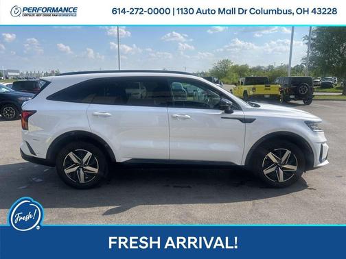 Glacial White Pearl 2023 Kia Sorento S