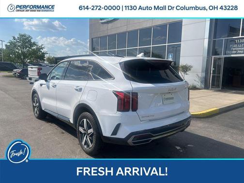 Glacial White Pearl 2023 Kia Sorento S