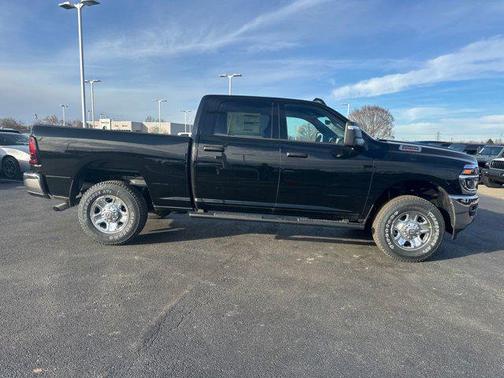2026 RAM 2500 Tradesman Crew Cab 4x4 6'4' Box