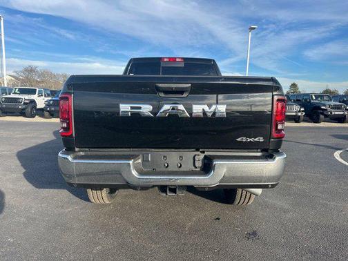 2026 RAM 2500 Tradesman Crew Cab 4x4 6'4' Box