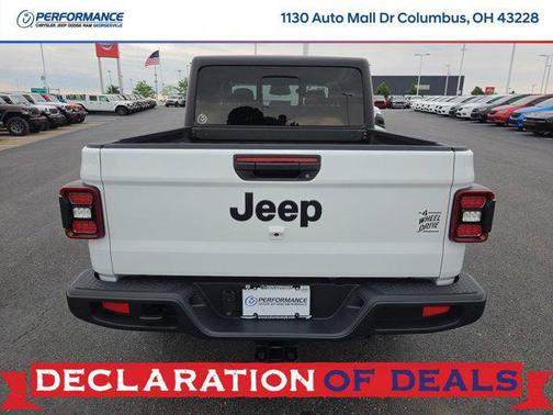 Bright White Clearcoat 2026 Jeep Gladiator Willys 4x4