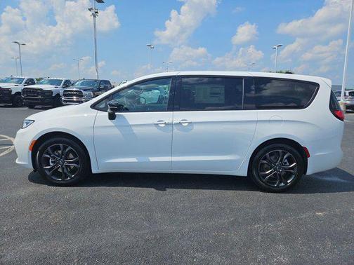 2026 Chrysler Pacifica L