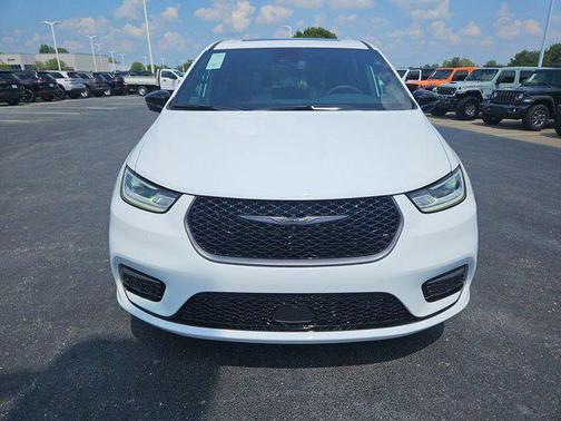 2026 Chrysler Pacifica L