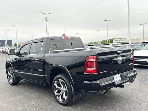 Diamond Black Crystal Pearlcoat 2021 RAM 1500 Limited