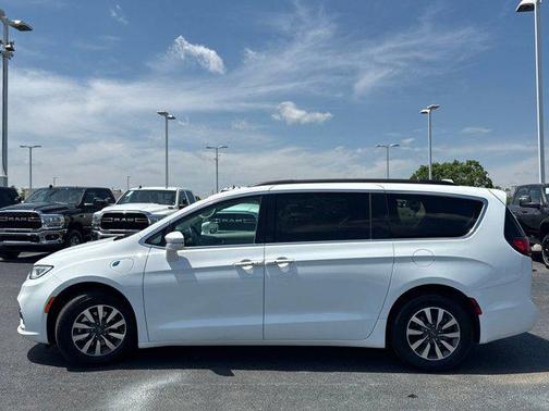 2021 Chrysler Pacifica Hybrid Touring L