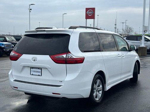 2020 Toyota Sienna LE