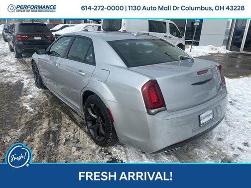 2023 Chrysler 300 Touring