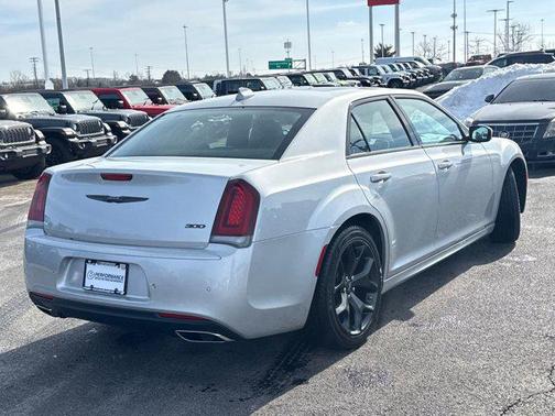 2023 Chrysler 300 Touring