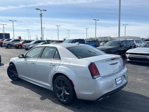 2023 Chrysler 300 Touring