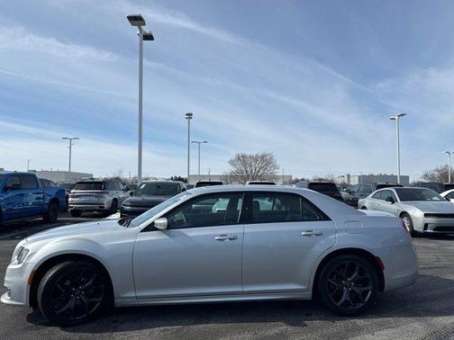 2023 Chrysler 300 Touring