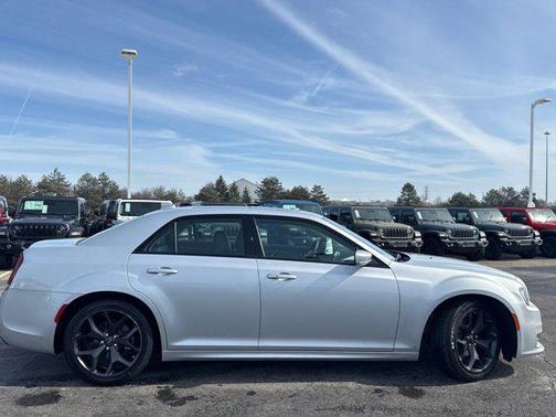 2023 Chrysler 300 Touring