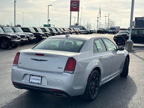 2023 Chrysler 300 Touring