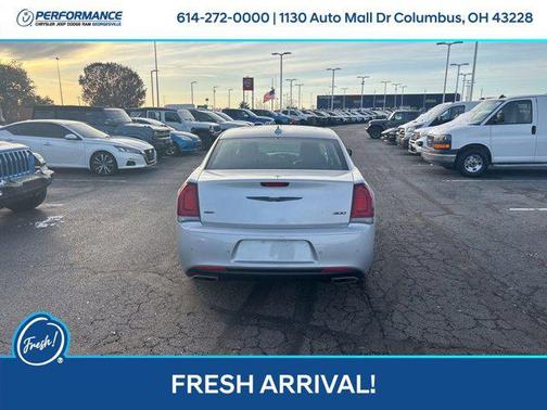 2023 Chrysler 300 Touring