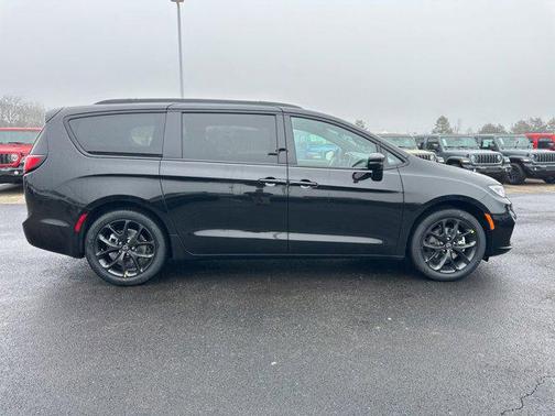 2026 Chrysler Pacifica L