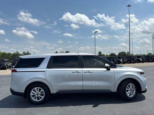2023 Kia Carnival LX