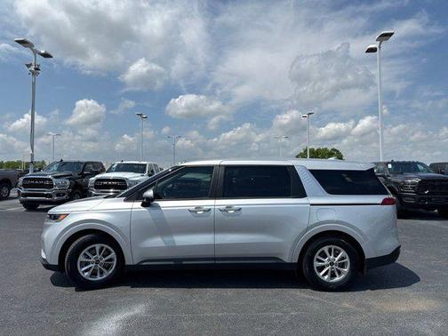 2023 Kia Carnival LX